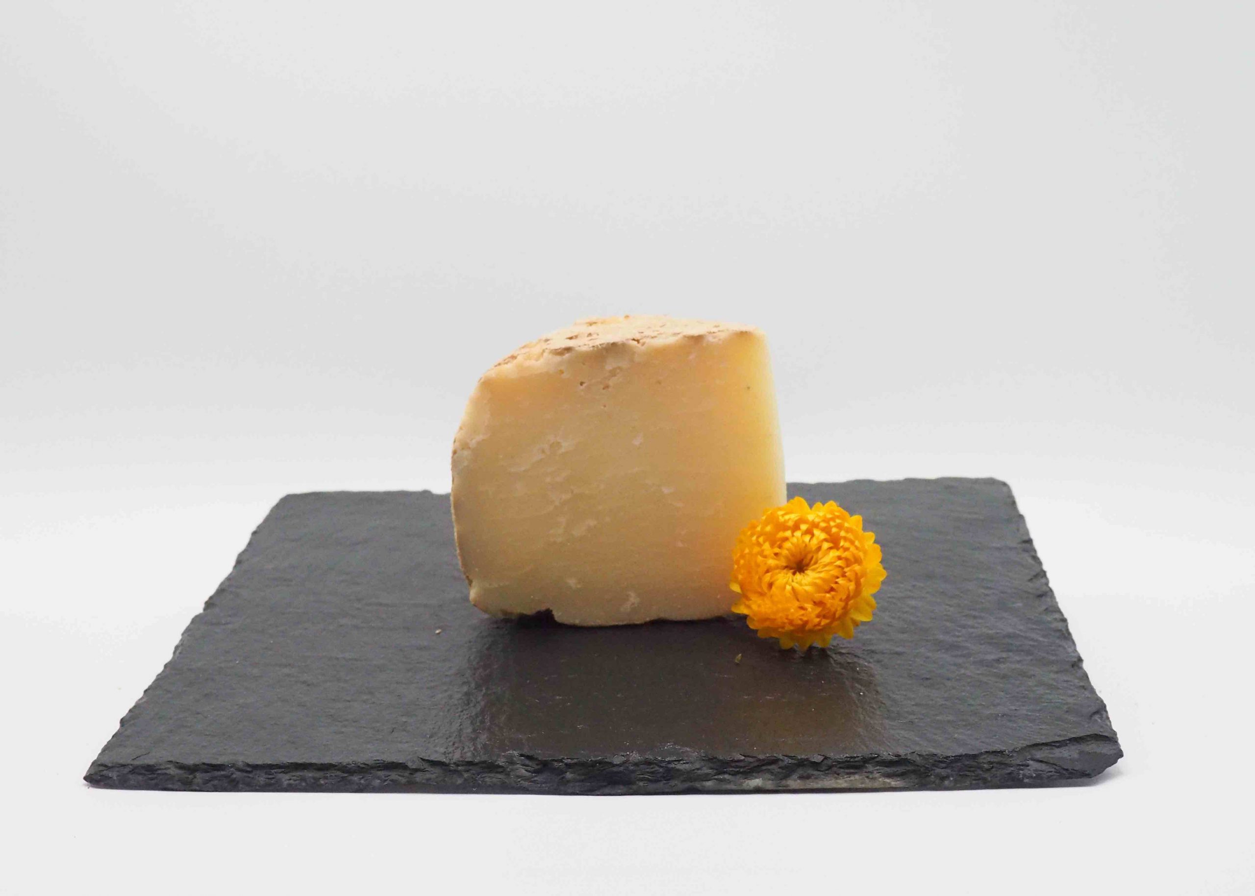 le vieux Napoléon est un fromage typique des Pyrénées alliant finesse et richesse au palais. Livraison à domicile